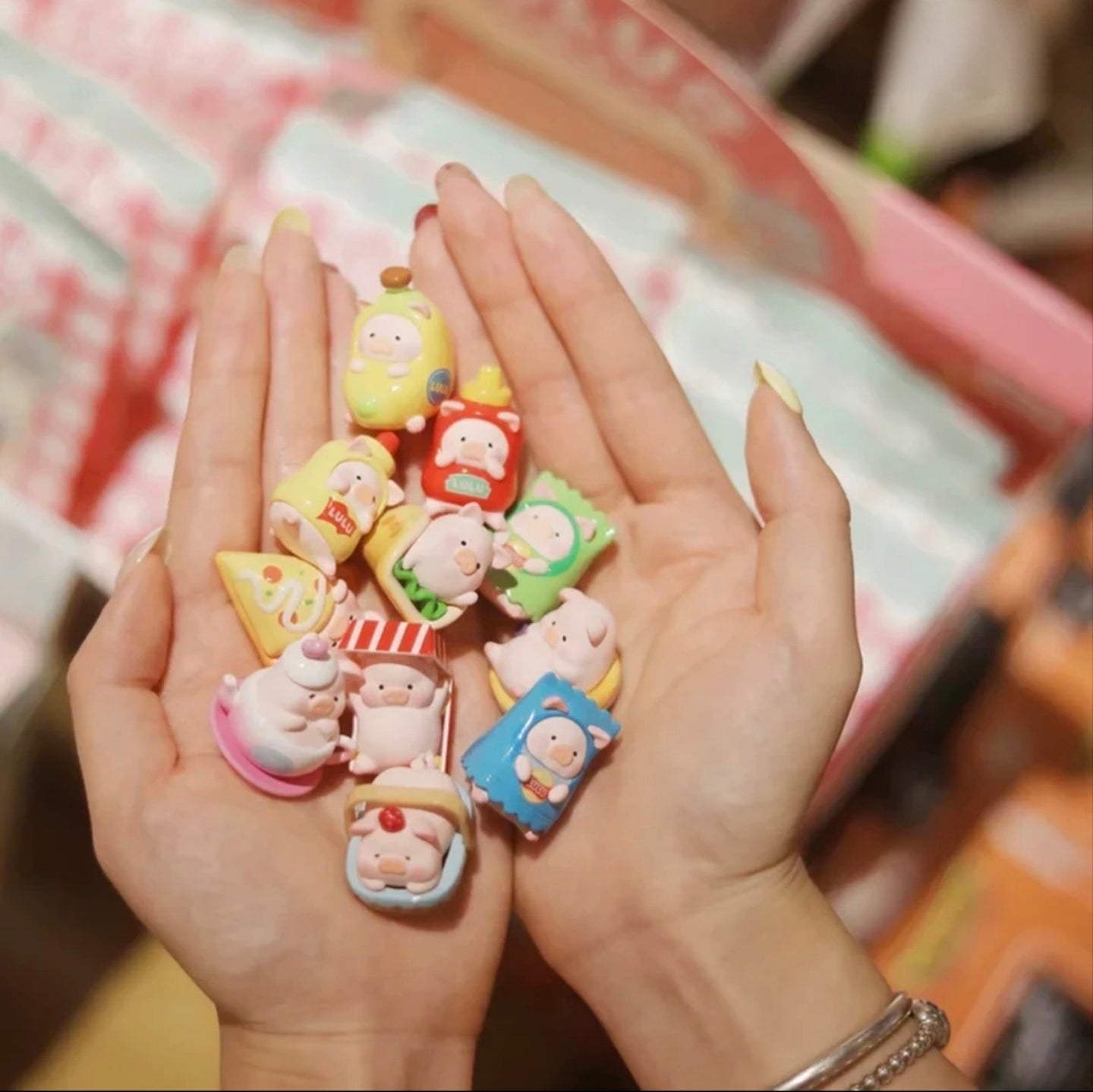 882. LULU THE PIGGE Picnic Party Series Mini Beans Blind Bag