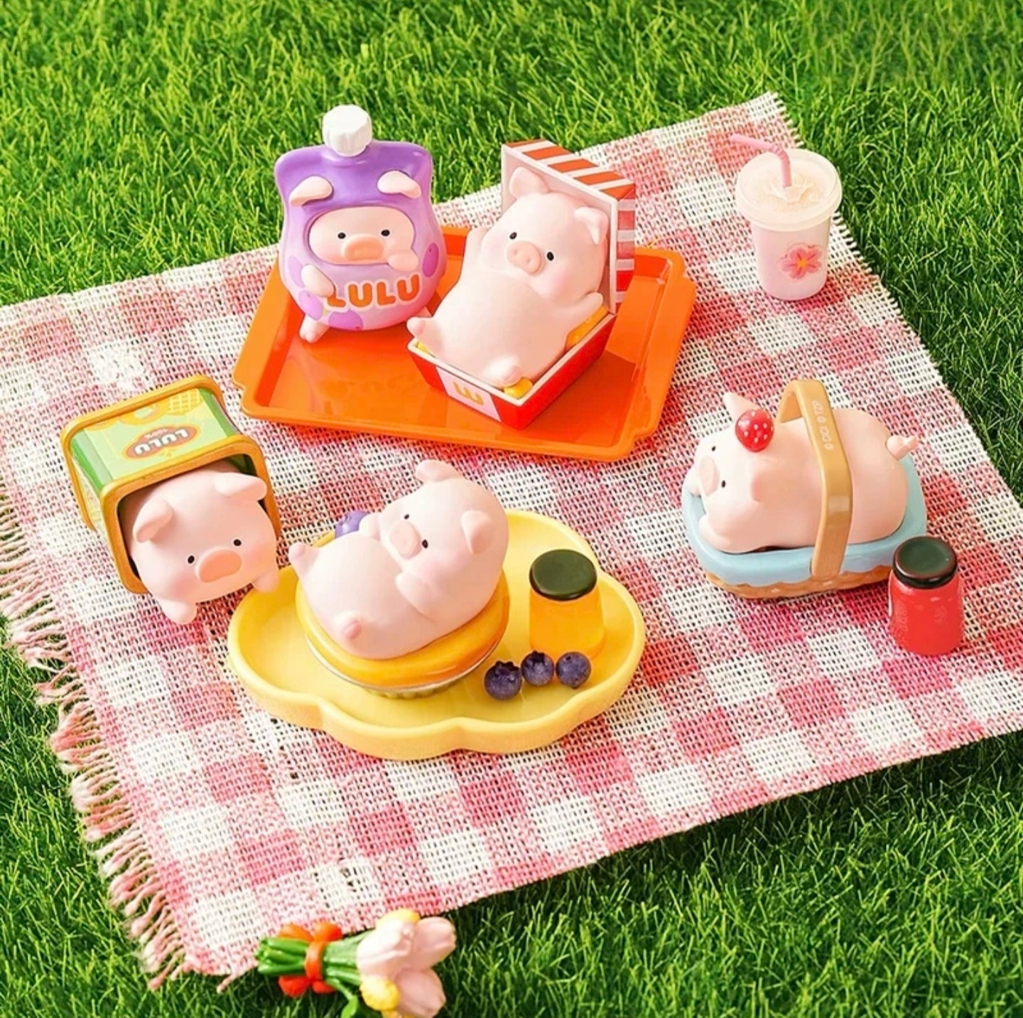 882. LULU THE PIGGE Picnic Party Series Mini Beans Blind Bag