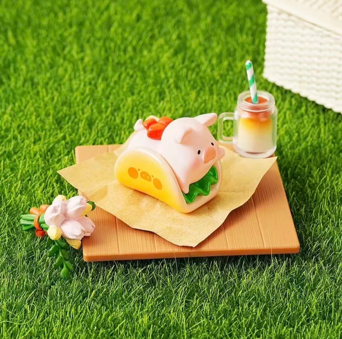 882. LULU THE PIGGE Picnic Party Series Mini Beans Blind Bag