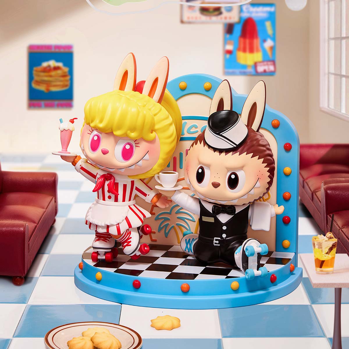 1424. THE MONSTERS Cafeteria Figurine