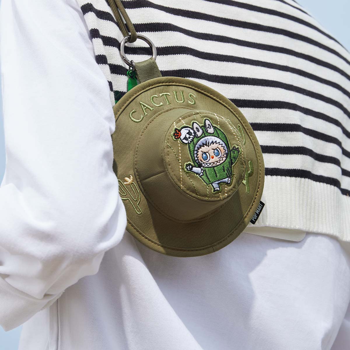 135. THE MONSTERS FALL IN WILD SERIES-Bucket Hat Mini Bag BIind Box