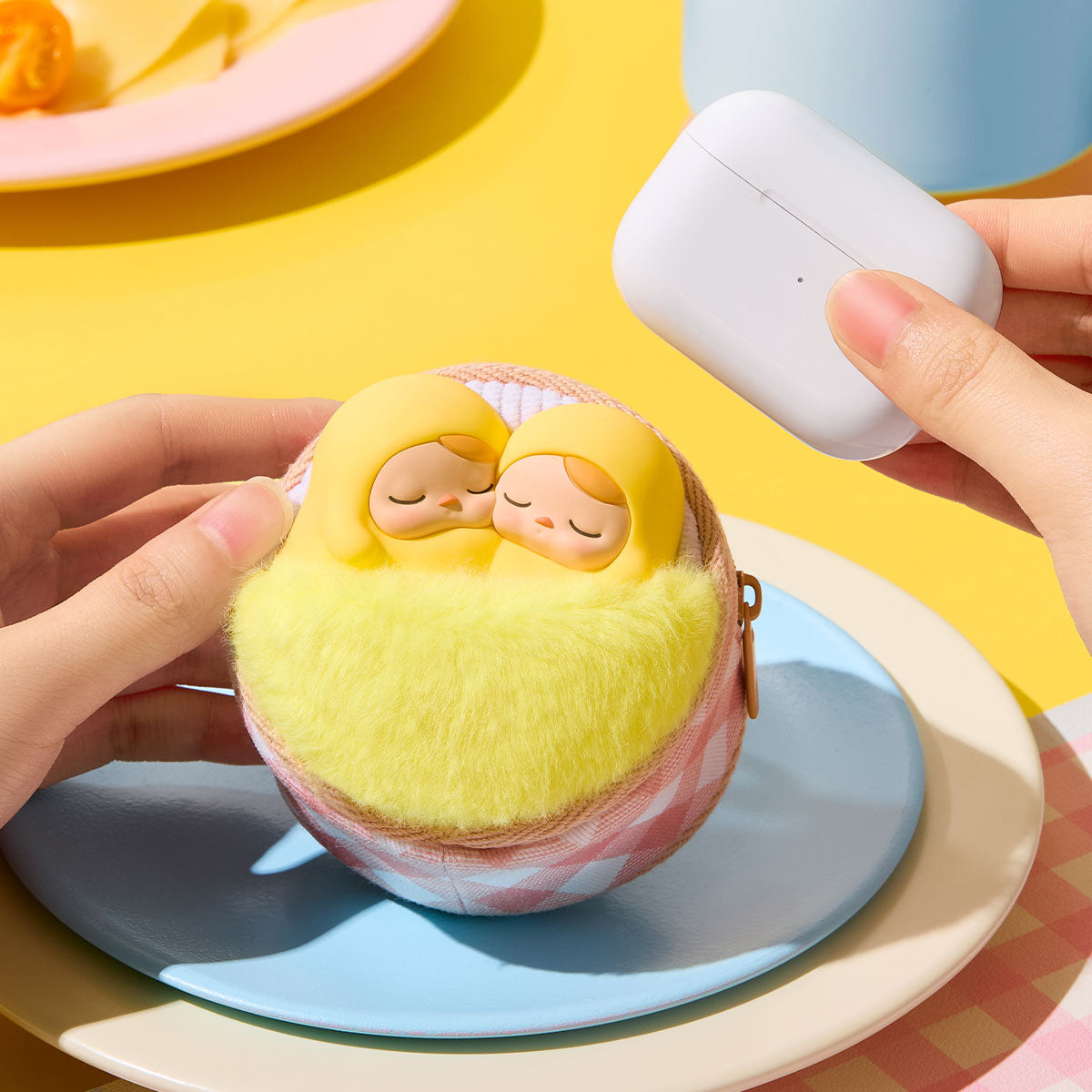 692. PUCKY Egg Beanie Series-Earphone Case