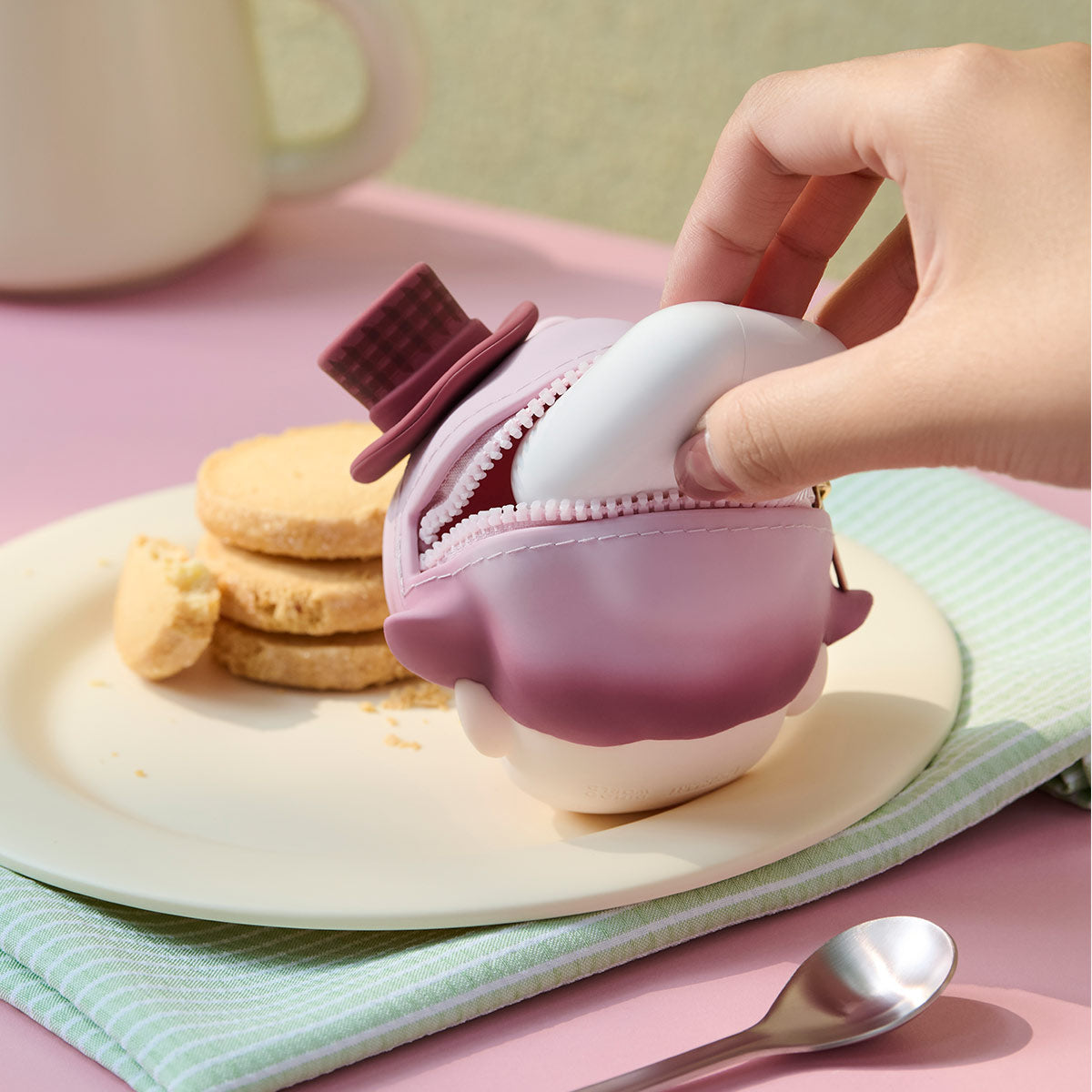 777. DIMOO Crush on Coffee Series-Earphone Case Blind Box