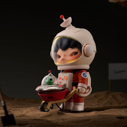 872. Hirono Search for Aliens Figurine