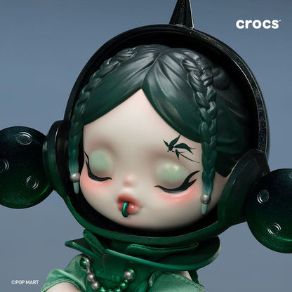 916. SKULLPANDA x CROCS OOTD Figure