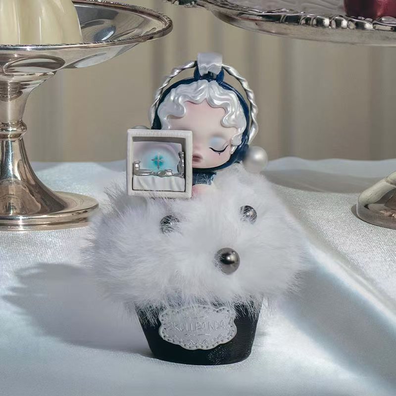 1028. SKULLPANDA The Feast Begins Series Fragrance Hanging Ornament Blind Box