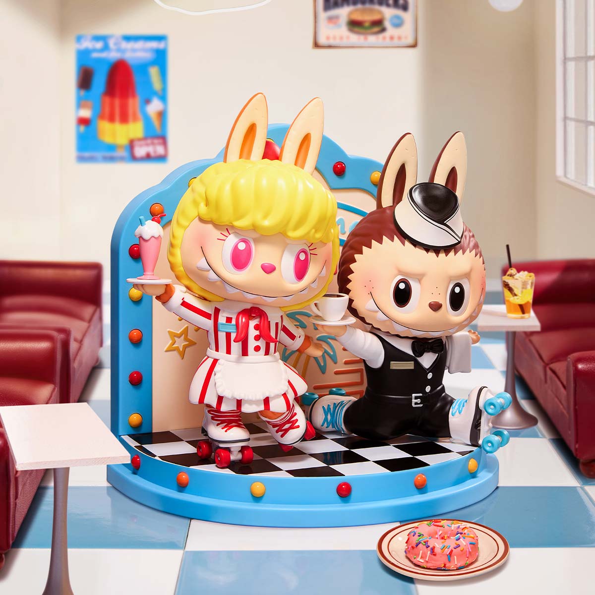 1424. THE MONSTERS Cafeteria Figurine